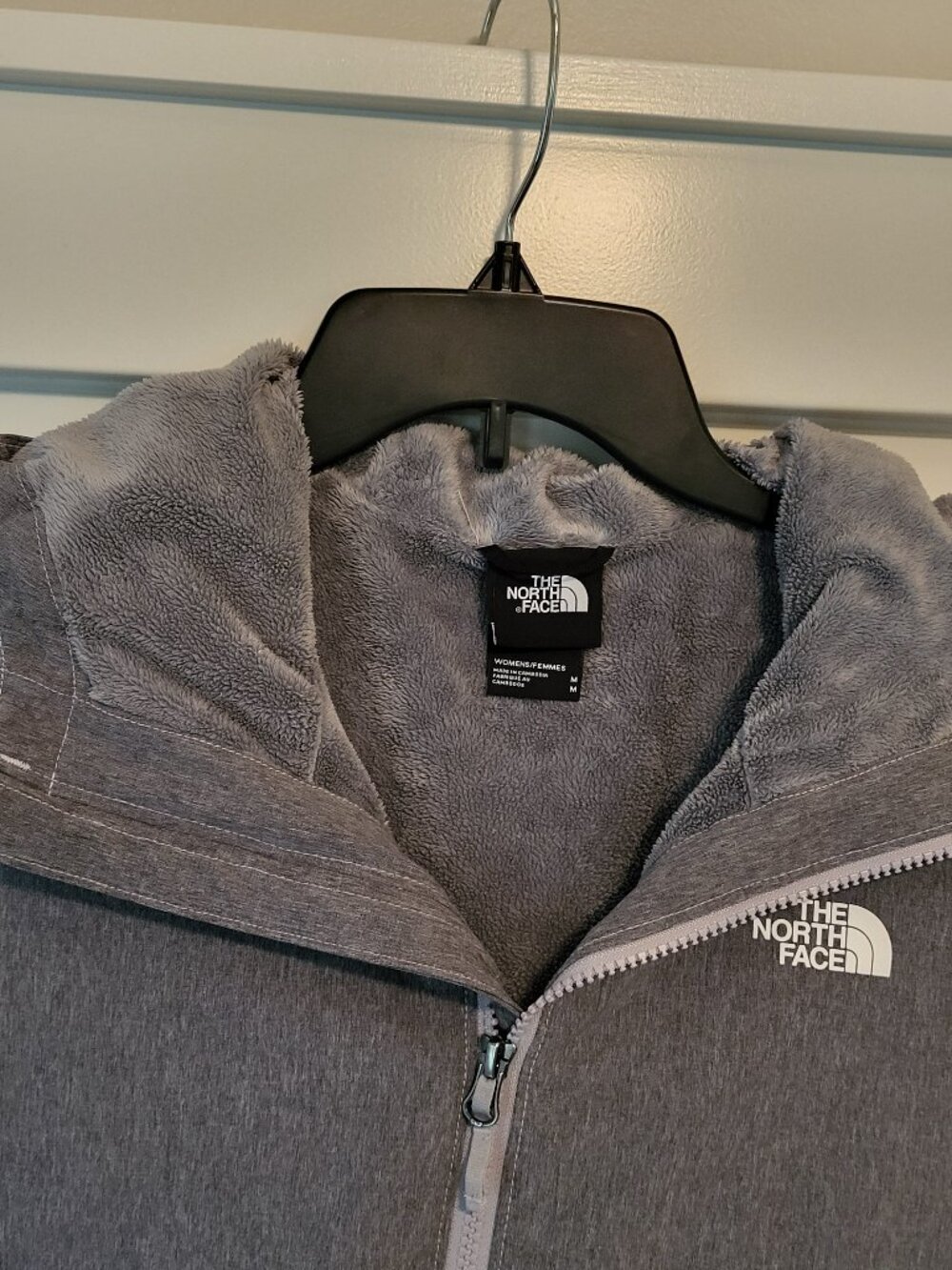 The North Face Women's Medium Gray Fleece-Lined Hooded Jacket Full Zip